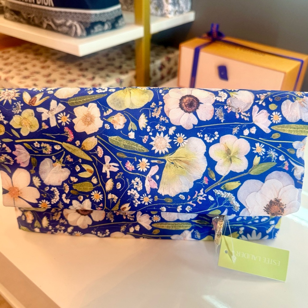 ✨ NWT Estée Lauder 6pc Floral Blue Makeup Bag ✨ - Picture 2 of 2
